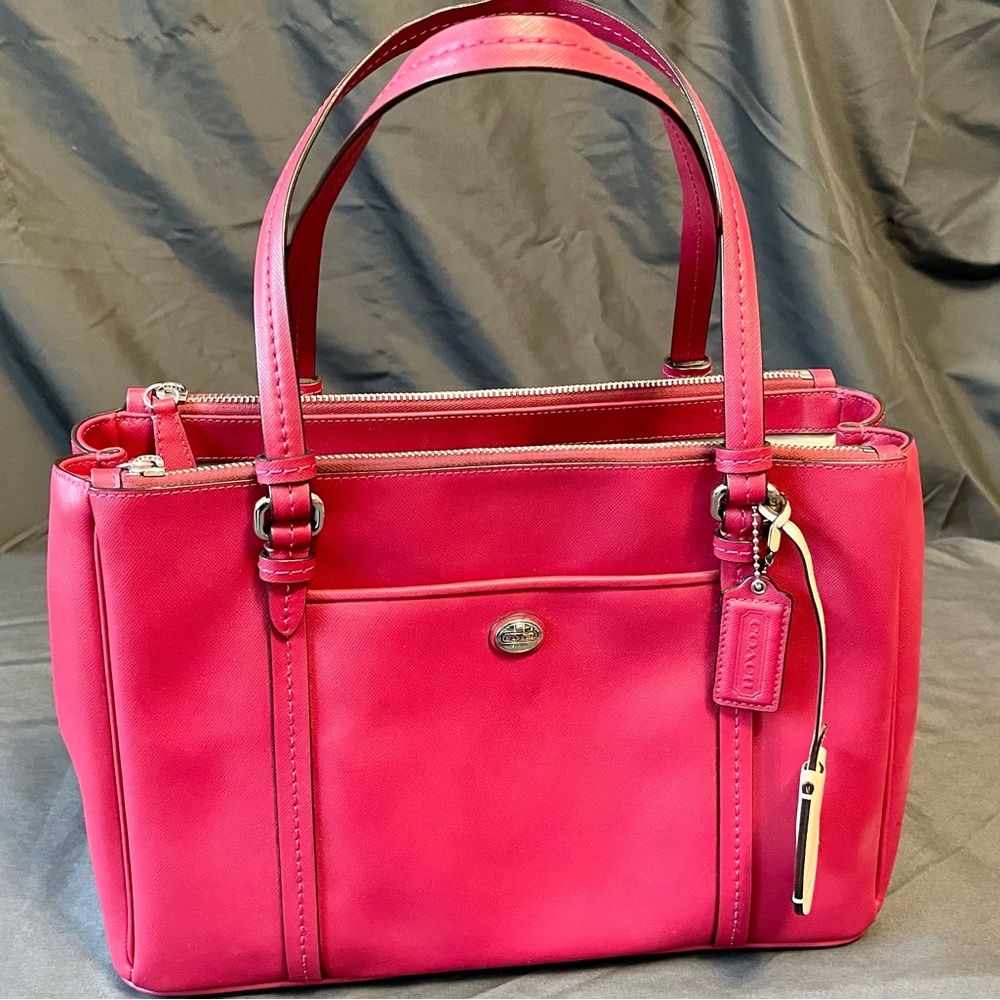 Like New Coach Peyton red F25669
